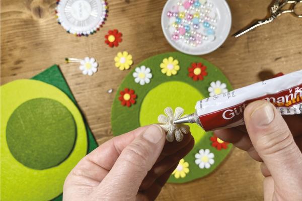 Jednoduché filcové prestieranie s kvetinami