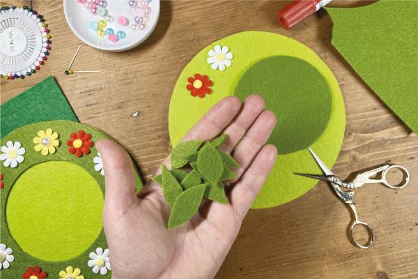 Jednoduché filcové prestieranie s kvetinami