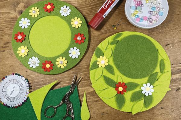 Jednoduché filcové prestieranie s kvetinami