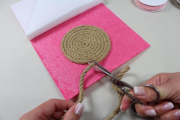 Jarný zápich zajačik zo šnúry