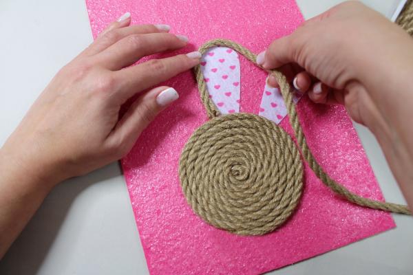 Jarný zápich zajačik zo šnúry