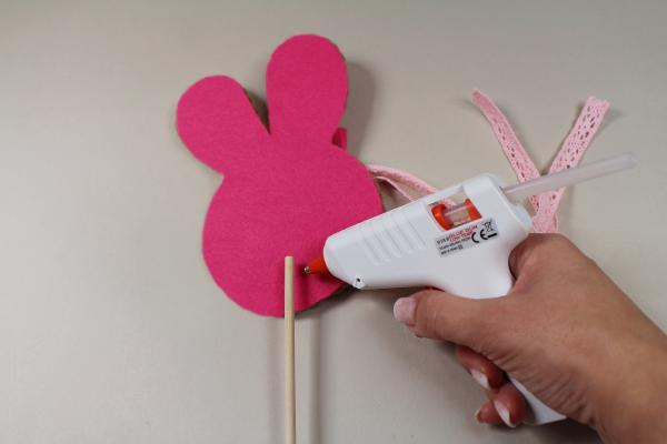 Jarný zápich zajačik zo šnúry