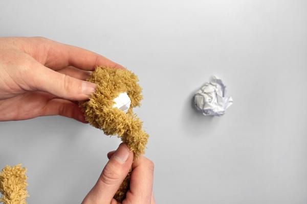 Vyrobte si psíka z chlpatých drôtikov