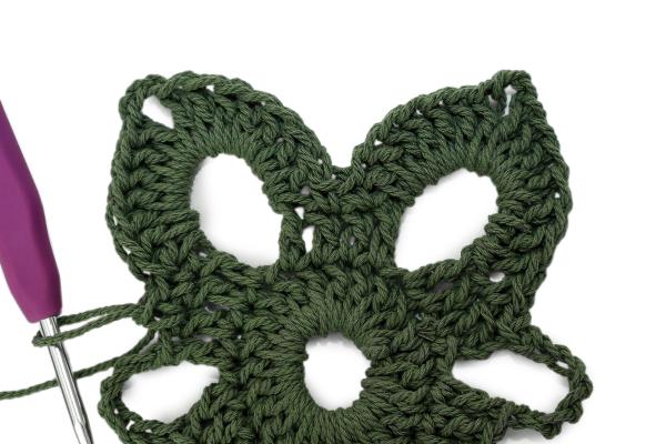 Háčkované kvetinové prestieranie 