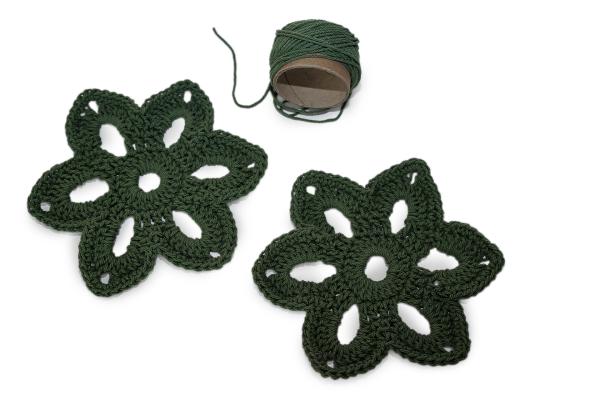 Háčkované kvetinové prestieranie 