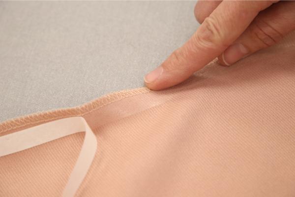 Ako skrátiť sukňu alebo záves bez šitia