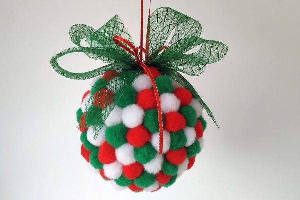 Vianočná ozdoba z bambuliek 