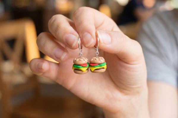 Hamburger ako náušnice